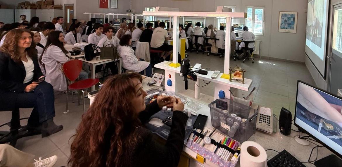 Diş Protez Teknolojisi Programı "ZirCAD Prime ile Seramik Tabakalama" Eğitimi