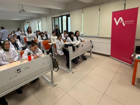 Diş Protez Teknolojisi Programı "Zirkonya Alt Yapılı Restorasyonlarda Porselen Yığım Teknikleri ve Renk Seçimi" Eğitimi